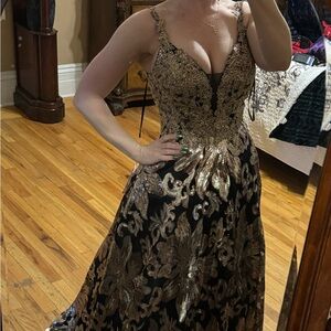NWT Black and Gold Sequin Formal Embroidered Ballgown dress ANNY LEE